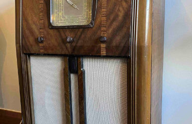 1939 Westinghouse Console Radio – Model 159